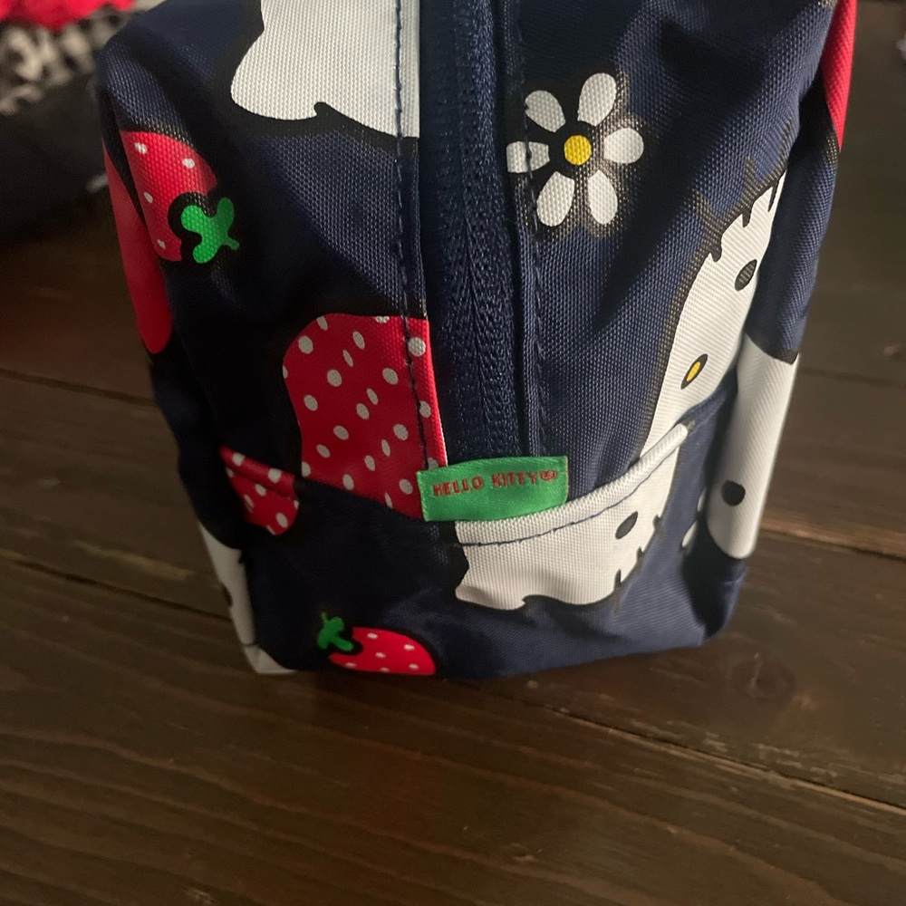 Baggu Hello Kitty Dopp kit - Picture 4 of 5